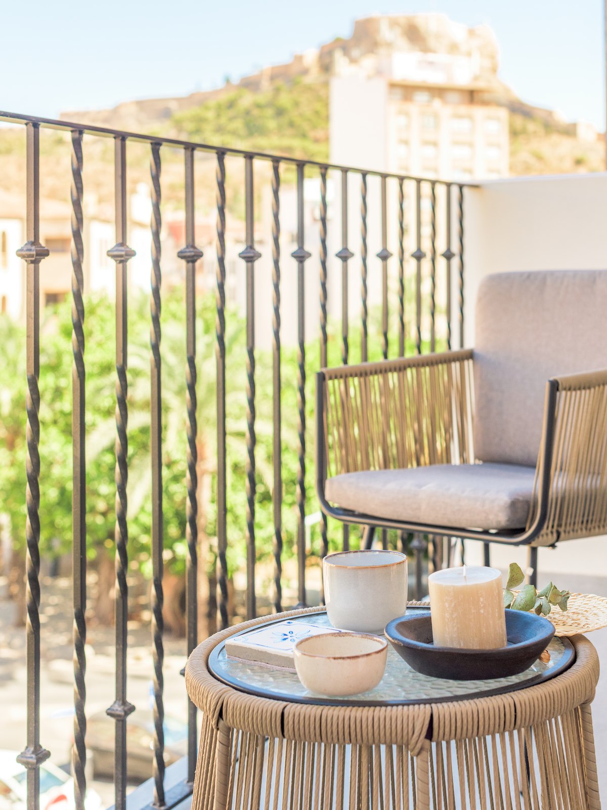 Alma House balcony with Santa Bárbara Castle in the background
